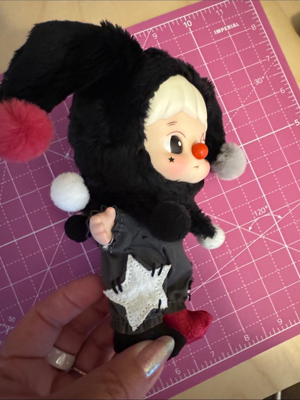 Hacipupu Doll Plush Keychain - Black, White, Red - Picture 4 of 4